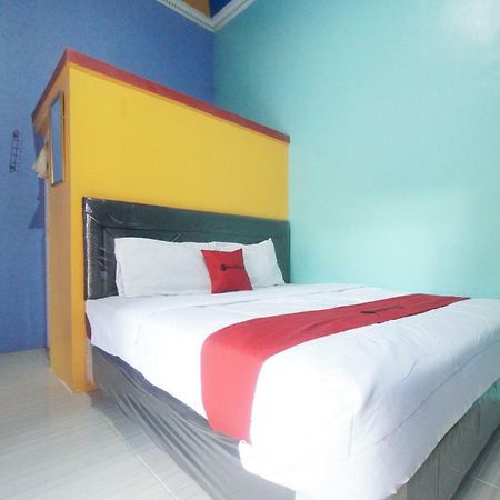 Reddoorz Syariah Near Mall Roxy Banyuwangi 2 Esterno foto