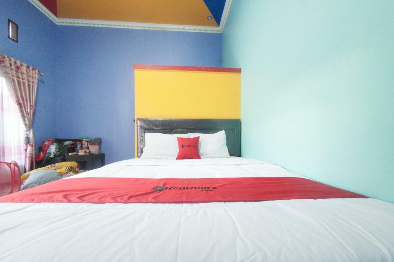 Reddoorz Syariah Near Mall Roxy Banyuwangi 2 Esterno foto