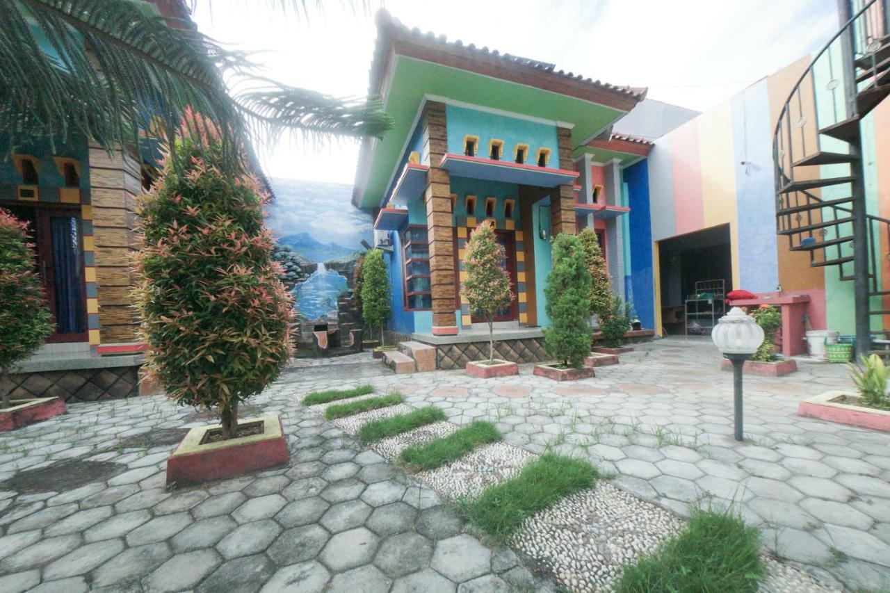 Reddoorz Syariah Near Mall Roxy Banyuwangi 2 Esterno foto
