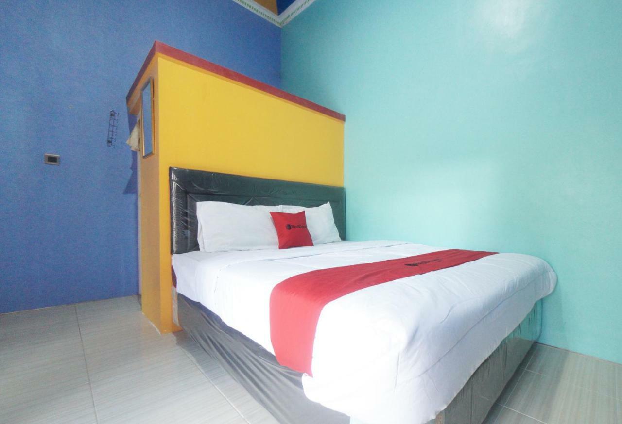 Reddoorz Syariah Near Mall Roxy Banyuwangi 2 Esterno foto