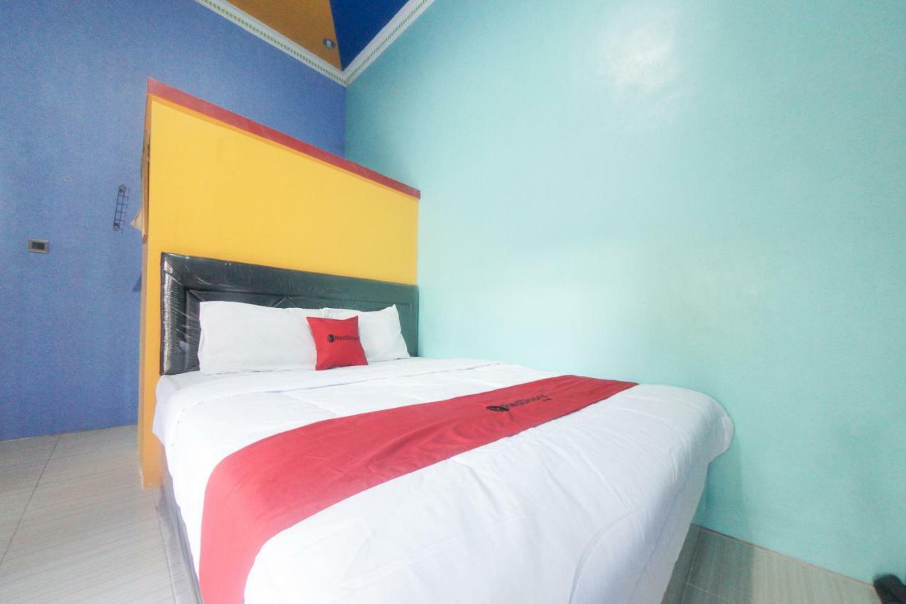 Reddoorz Syariah Near Mall Roxy Banyuwangi 2 Esterno foto