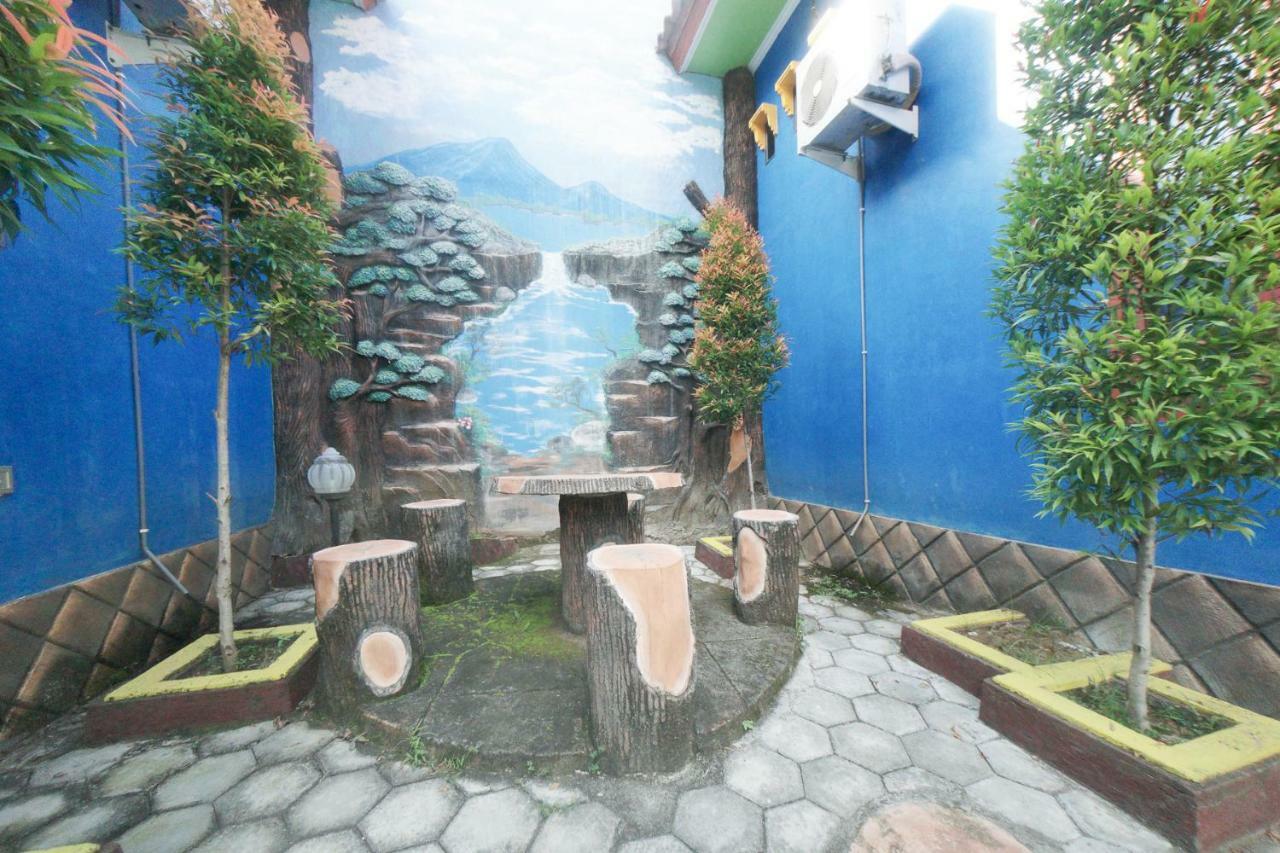 Reddoorz Syariah Near Mall Roxy Banyuwangi 2 Esterno foto